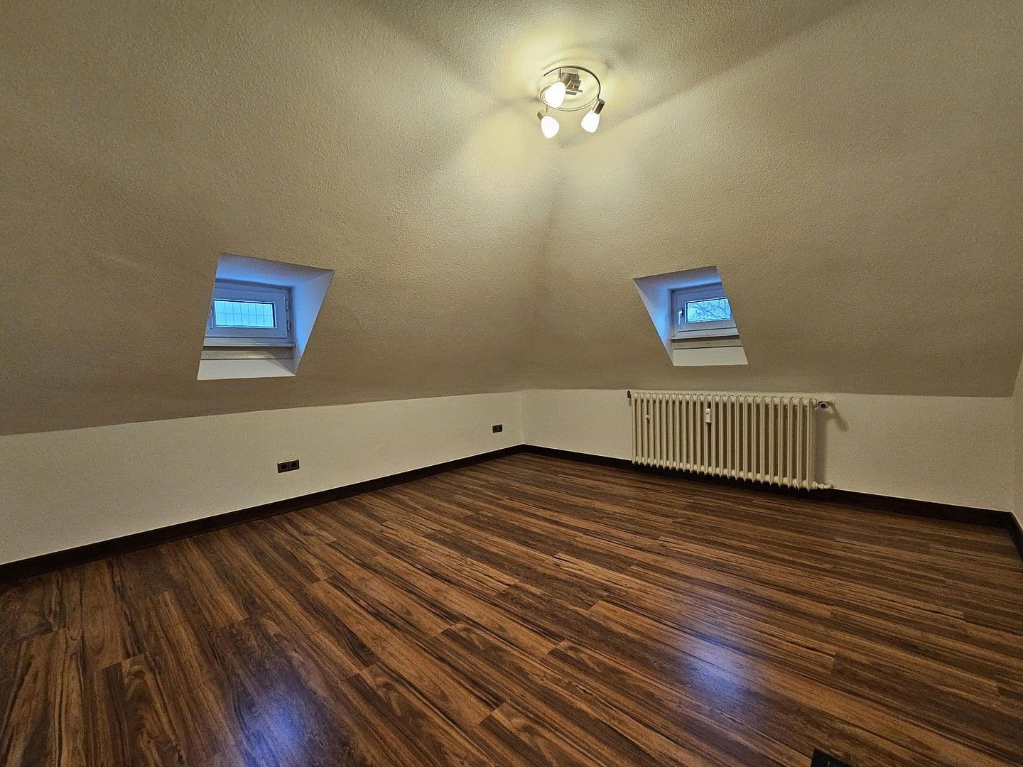 Prenájom bytu 2-izbový 49 m², Frankfurt am Main, Hesensko Prenájom bytu 2-izbový 49 m², Frankfurt am Main, Hesensko