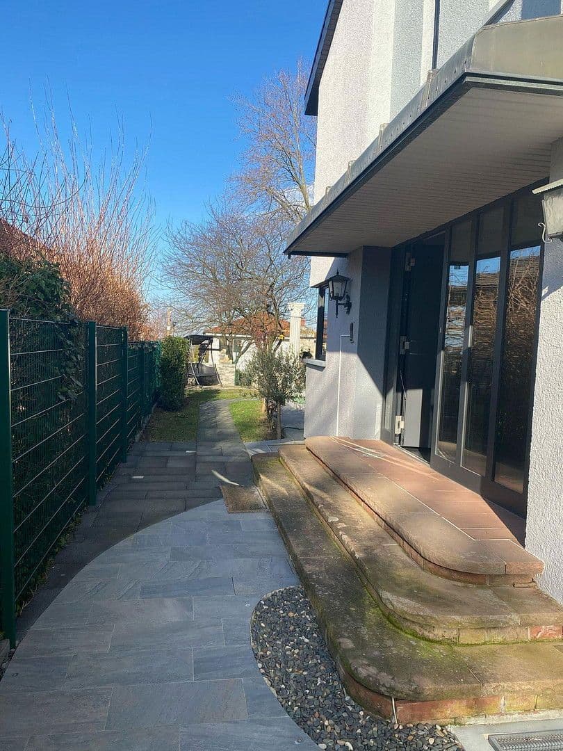 Predaj domu 253 m², pozemek 550 m², Karlsruhe, Bádensko-Wurttembersko Predaj domu 253 m², pozemek 550 m², Karlsruhe, Bádensko-Wurttembersko