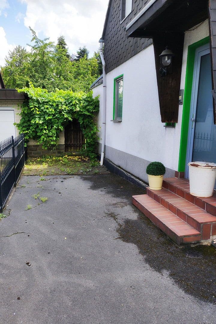 Predaj domu 147 m², pozemek 410 m², Fliederweg 8, Solingen, Severné Porýnie - Westfálsko Predaj domu 147 m², pozemek 410 m², Fliederweg 8, Solingen, Severné Porýnie - Westfálsko