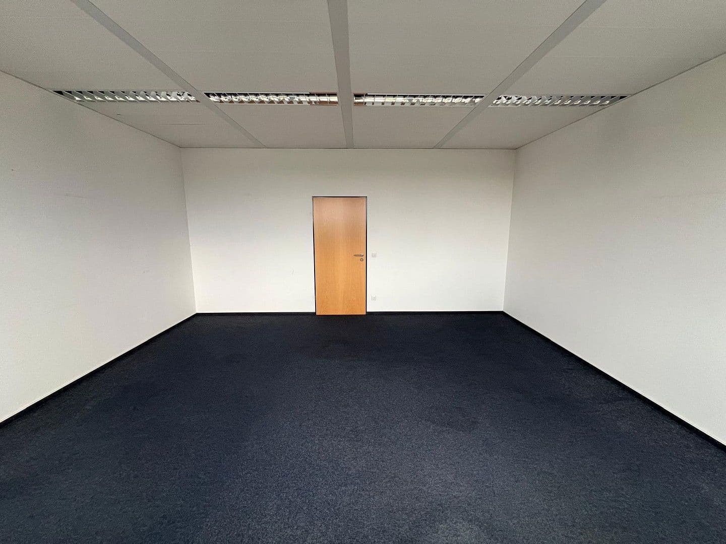 Prenájom kancelárie 37 m², Rövertannen 13, Güstrow, Meklenbursko-Predpomoransko Prenájom kancelárie 37 m², Rövertannen 13, Güstrow, Meklenbursko-Predpomoransko