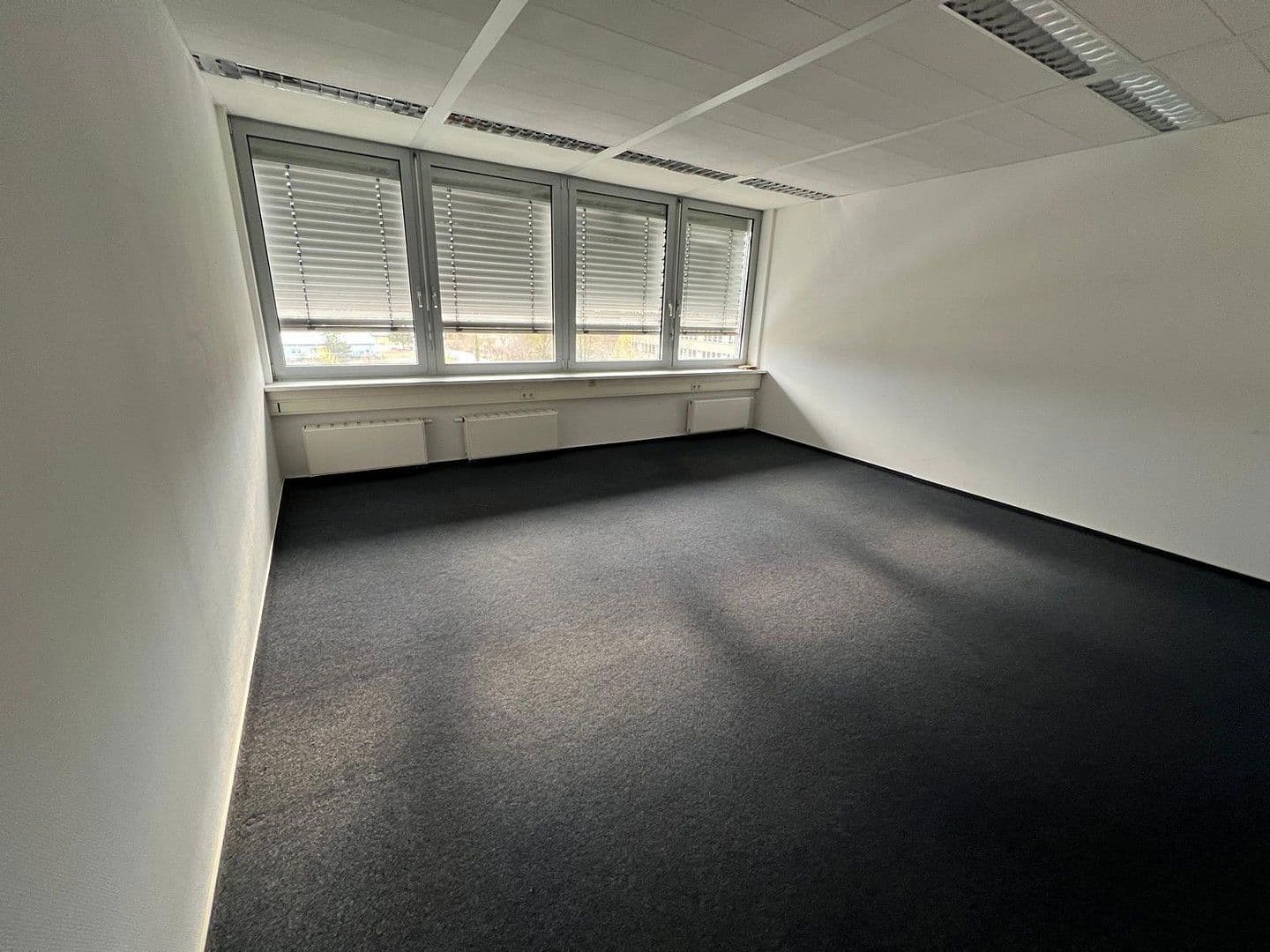 Prenájom kancelárie 37 m², Rövertannen 13, Güstrow, Meklenbursko-Predpomoransko Prenájom kancelárie 37 m², Rövertannen 13, Güstrow, Meklenbursko-Predpomoransko