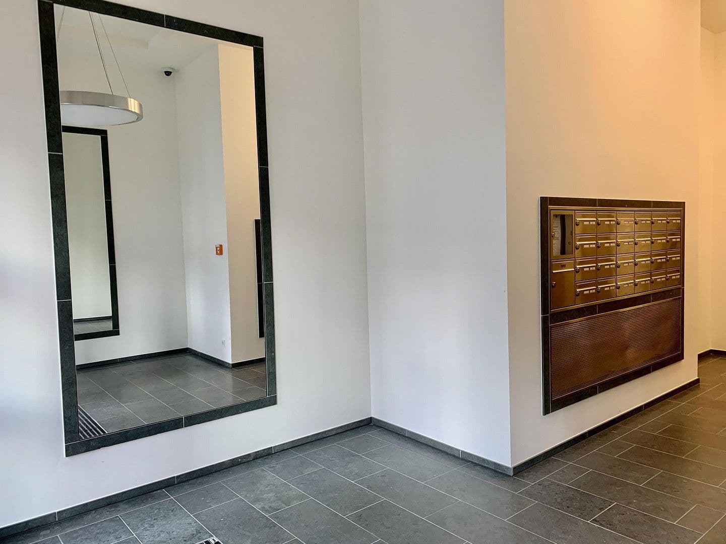 Prenájom bytu 1-izbový 28 m², Genthinerstr 46, Berlin, Berlín Prenájom bytu 1-izbový 28 m², Genthinerstr 46, Berlin, Berlín