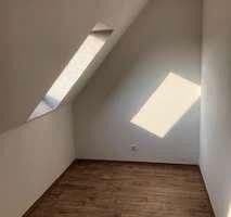 Prenájom bytu 4-izbový 94 m², Bahraer Straße 14, Hirschstein, Sasko Prenájom bytu 4-izbový 94 m², Bahraer Straße 14, Hirschstein, Sasko