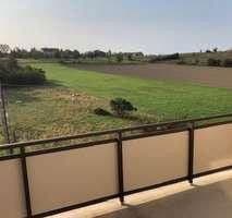 Prenájom bytu 4-izbový 94 m², Bahraer Straße 14, Hirschstein, Sasko Prenájom bytu 4-izbový 94 m², Bahraer Straße 14, Hirschstein, Sasko