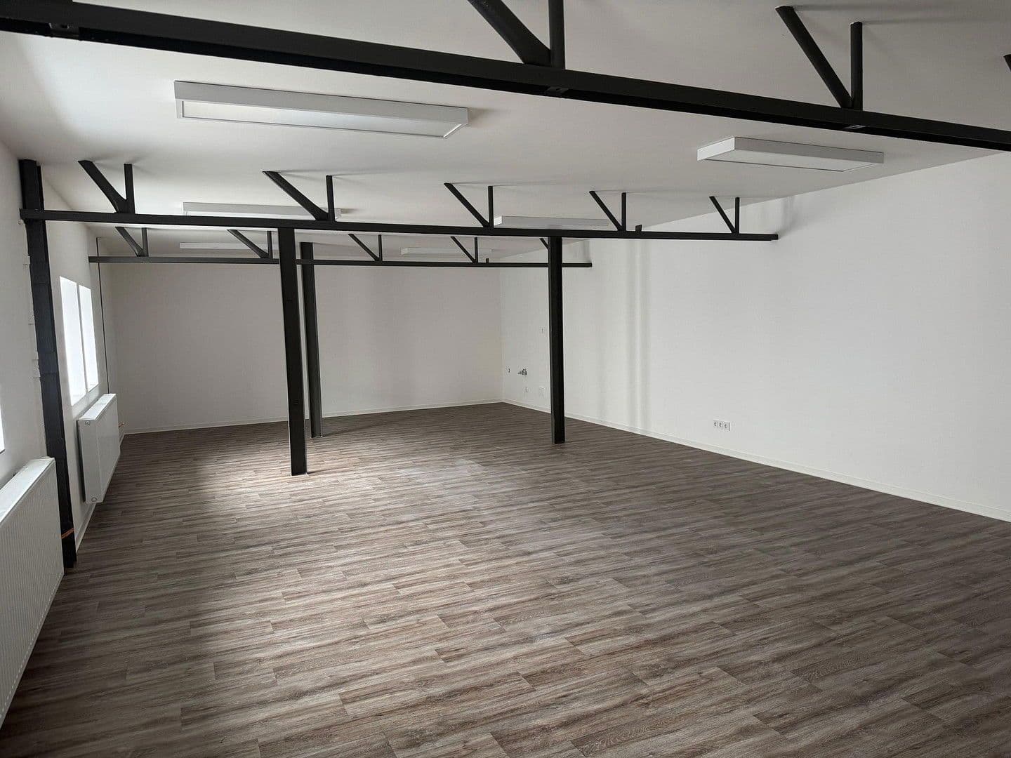 Prenájom nebytového priestoru 1.366 m², Dohna, Sasko Prenájom nebytového priestoru 1.366 m², Dohna, Sasko