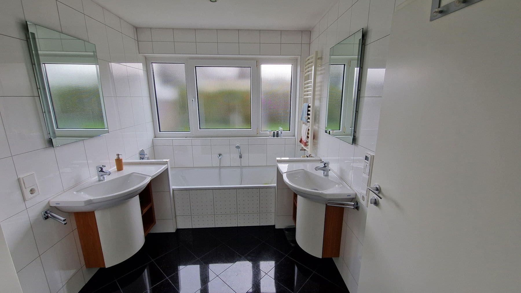 Predaj domu 140 m², pozemek 370 m², Herrenberg, Bádensko-Wurttembersko Predaj domu 140 m², pozemek 370 m², Herrenberg, Bádensko-Wurttembersko