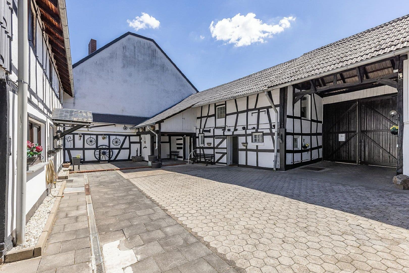 Predaj domu 232 m², pozemek 1.554 m², Schmittstr. 51, Bonn, Severné Porýnie - Westfálsko Predaj domu 232 m², pozemek 1.554 m², Schmittstr. 51, Bonn, Severné Porýnie - Westfálsko