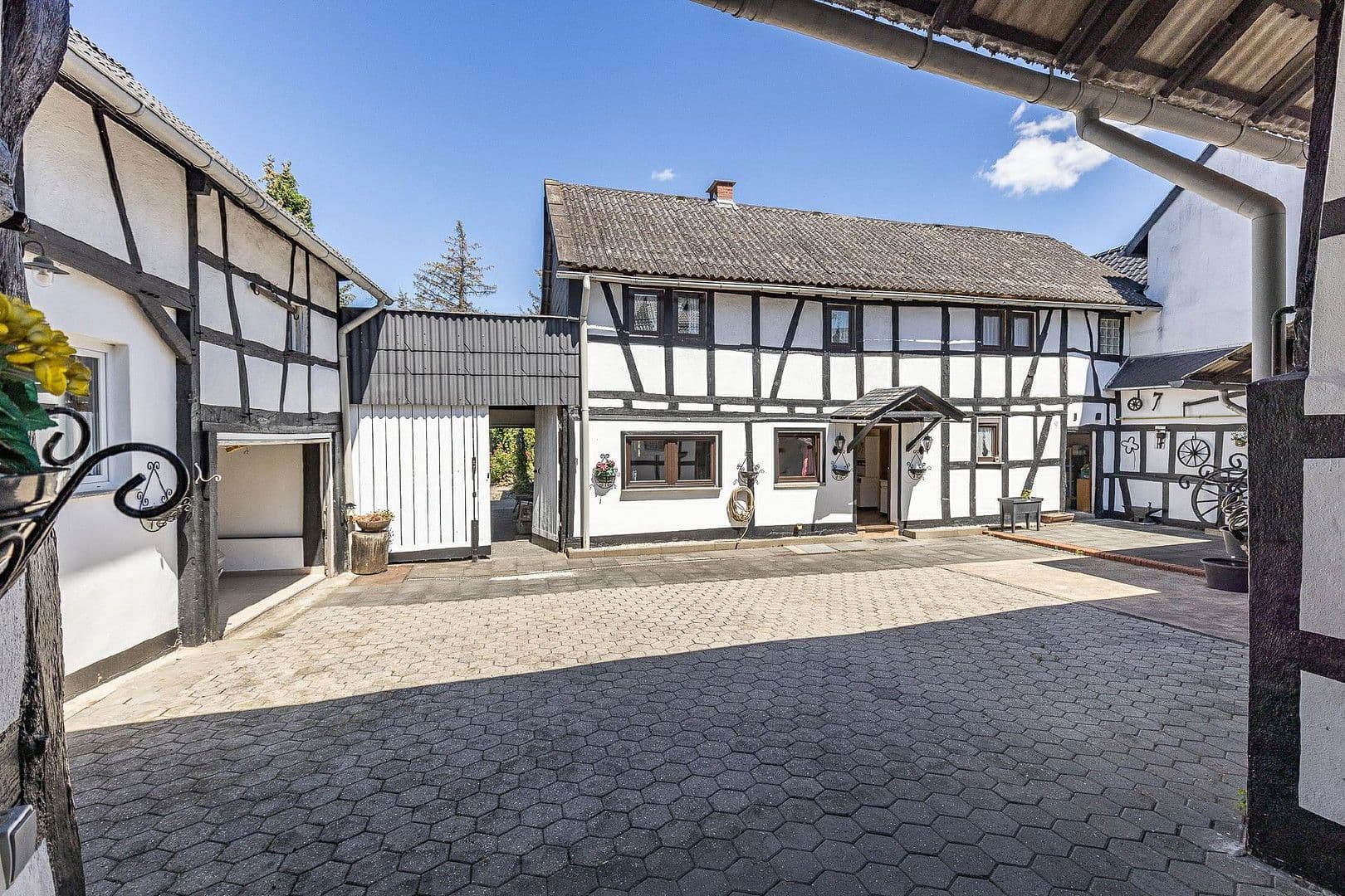 Predaj domu 232 m², pozemek 1.554 m², Schmittstr. 51, Bonn, Severné Porýnie - Westfálsko Predaj domu 232 m², pozemek 1.554 m², Schmittstr. 51, Bonn, Severné Porýnie - Westfálsko