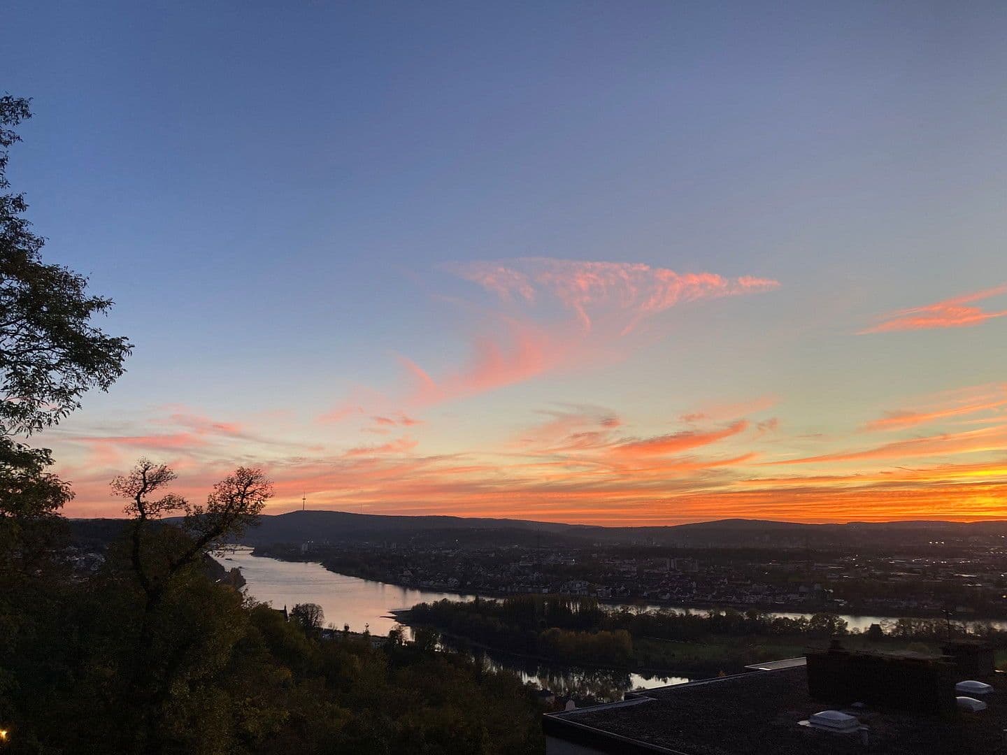 Prenájom bytu 3-izbový 135 m², Vallendar, Porýnie-Falcko Prenájom bytu 3-izbový 135 m², Vallendar, Porýnie-Falcko