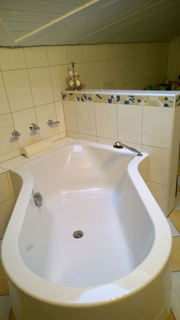 Prenájom bytu 3-izbový 135 m², Vallendar, Porýnie-Falcko Prenájom bytu 3-izbový 135 m², Vallendar, Porýnie-Falcko