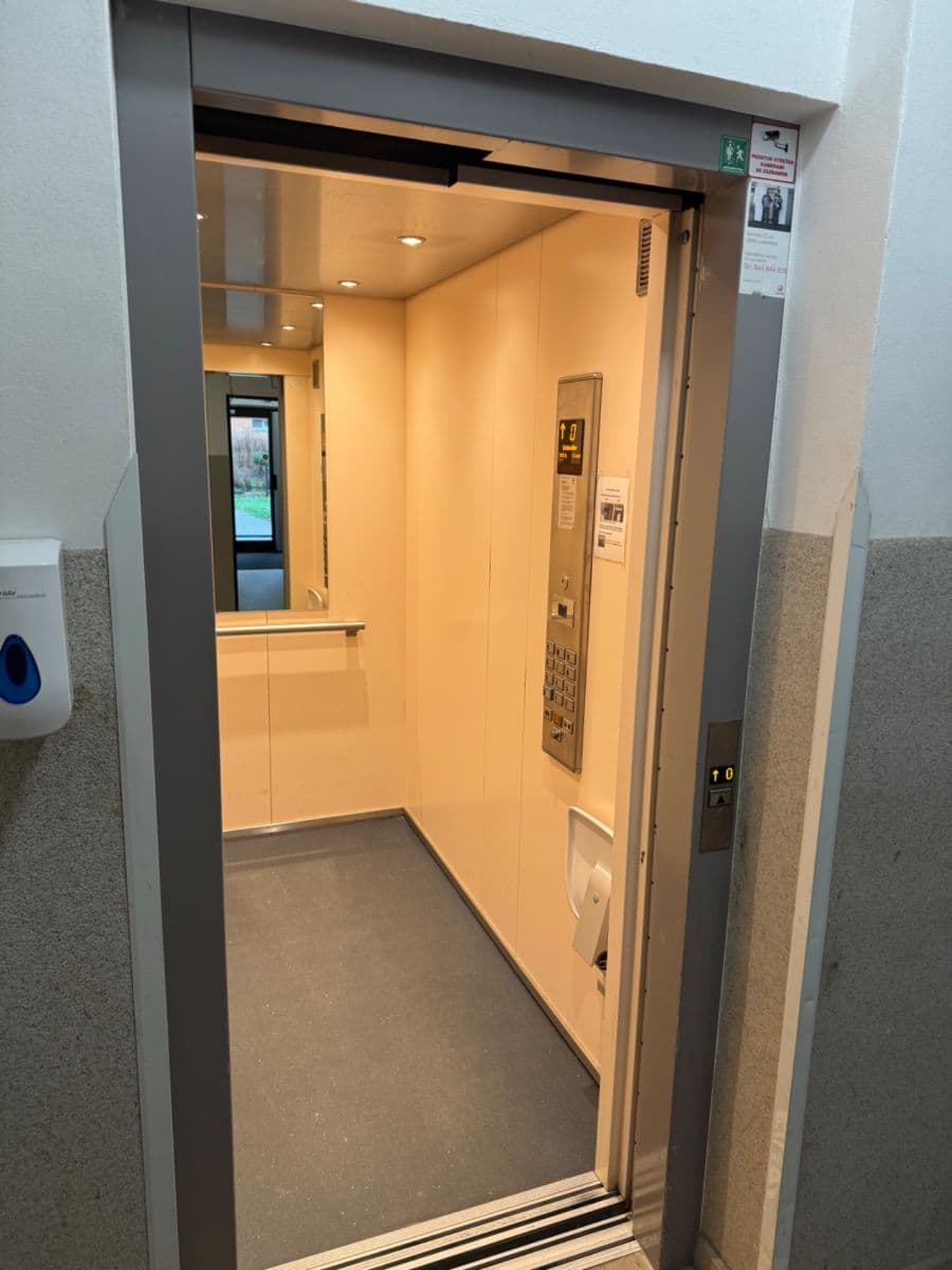 Prenájom bytu 1-izbový 38 m², Květnového vítězství, Praha, Praha Prenájom bytu 1-izbový 38 m², Květnového vítězství, Praha, Praha