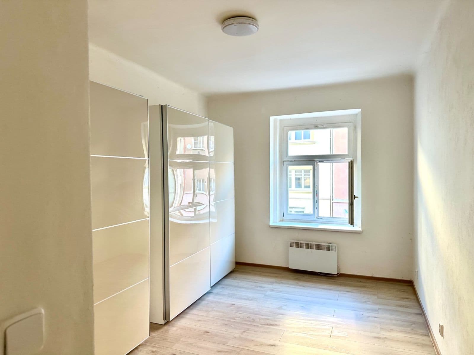 Prenájom bytu 2-izbový 45 m², Šlikova, Praha, Praha Prenájom bytu 2-izbový 45 m², Šlikova, Praha, Praha