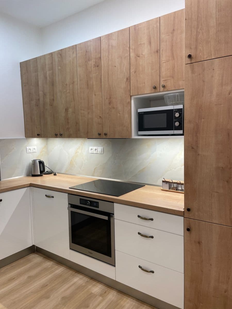 Prenájom bytu 3-izbový 72 m², Vrchlického, Olomouc, Olomoucký kraj Prenájom bytu 3-izbový 72 m², Vrchlického, Olomouc, Olomoucký kraj