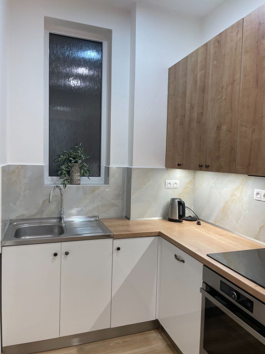 Prenájom bytu 3-izbový 72 m², Vrchlického, Olomouc, Olomoucký kraj Prenájom bytu 3-izbový 72 m², Vrchlického, Olomouc, Olomoucký kraj