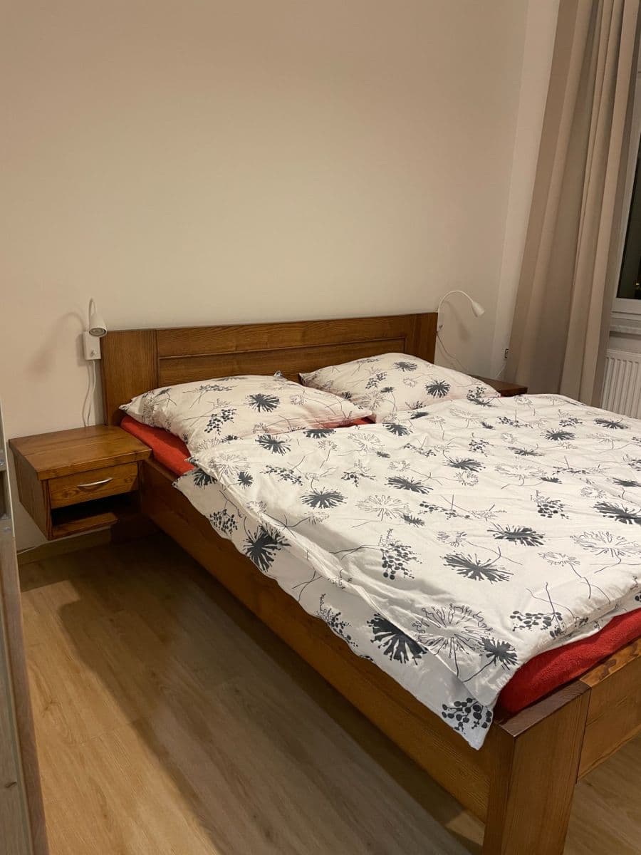 Prenájom bytu 3-izbový 72 m², Vrchlického, Olomouc, Olomoucký kraj Prenájom bytu 3-izbový 72 m², Vrchlického, Olomouc, Olomoucký kraj