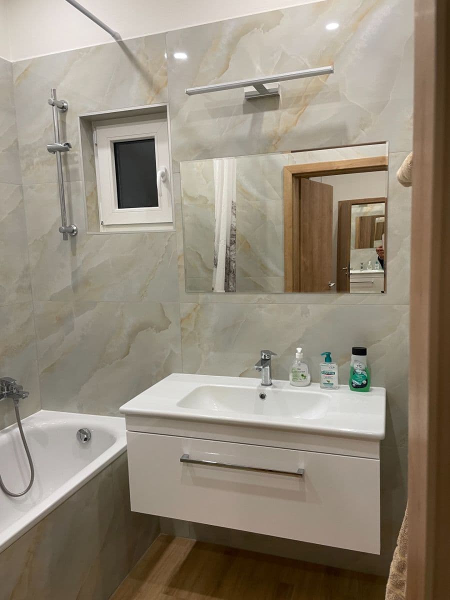 Prenájom bytu 3-izbový 72 m², Vrchlického, Olomouc, Olomoucký kraj Prenájom bytu 3-izbový 72 m², Vrchlického, Olomouc, Olomoucký kraj