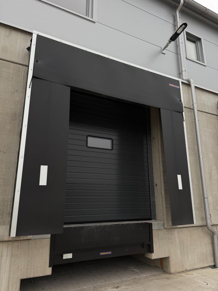 Prenájom nebytového priestoru 998 m², Tlustice, Středočeský kraj Prenájom nebytového priestoru 998 m², Tlustice, Středočeský kraj