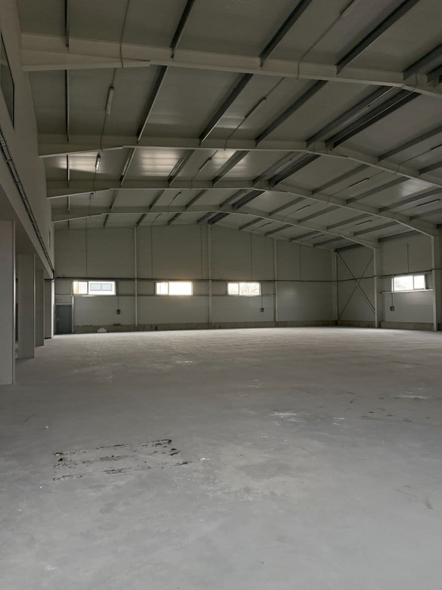 Prenájom nebytového priestoru 998 m², Tlustice, Středočeský kraj Prenájom nebytového priestoru 998 m², Tlustice, Středočeský kraj