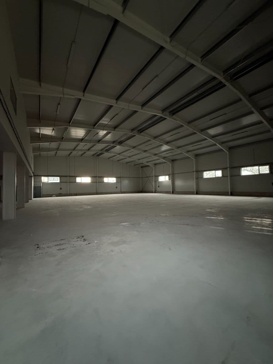 Prenájom nebytového priestoru 998 m², Tlustice, Středočeský kraj Prenájom nebytového priestoru 998 m², Tlustice, Středočeský kraj