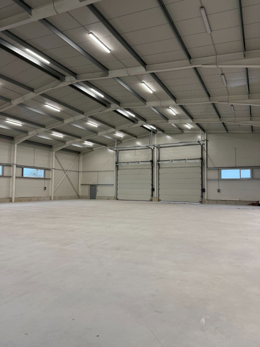 Prenájom nebytového priestoru 998 m², Tlustice, Středočeský kraj Prenájom nebytového priestoru 998 m², Tlustice, Středočeský kraj