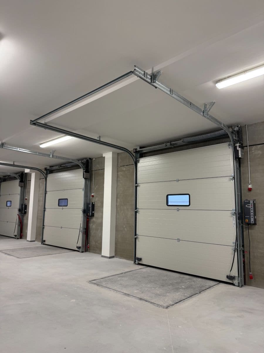 Prenájom nebytového priestoru 998 m², Tlustice, Středočeský kraj Prenájom nebytového priestoru 998 m², Tlustice, Středočeský kraj