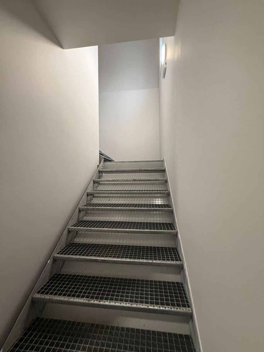 Prenájom nebytového priestoru 998 m², Tlustice, Středočeský kraj Prenájom nebytového priestoru 998 m², Tlustice, Středočeský kraj