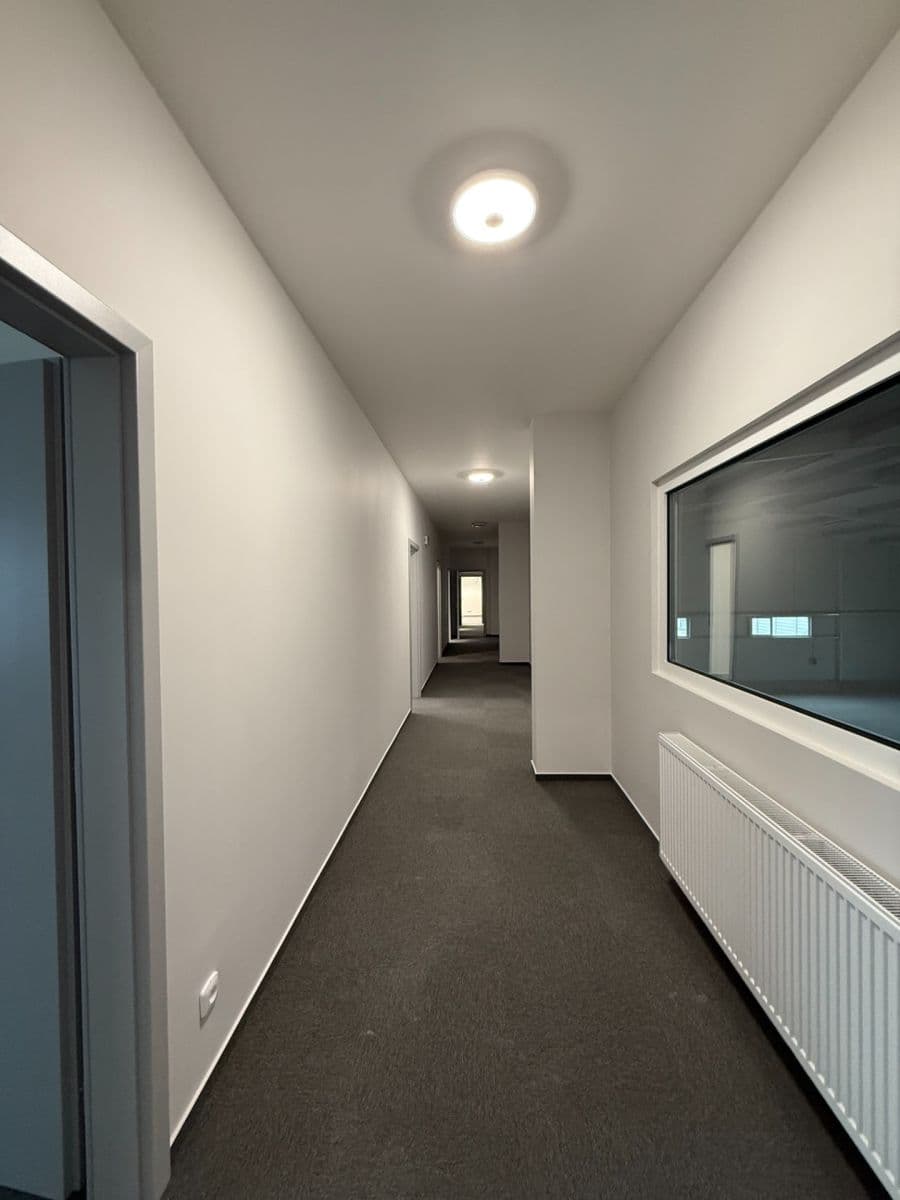 Prenájom nebytového priestoru 998 m², Tlustice, Středočeský kraj Prenájom nebytového priestoru 998 m², Tlustice, Středočeský kraj