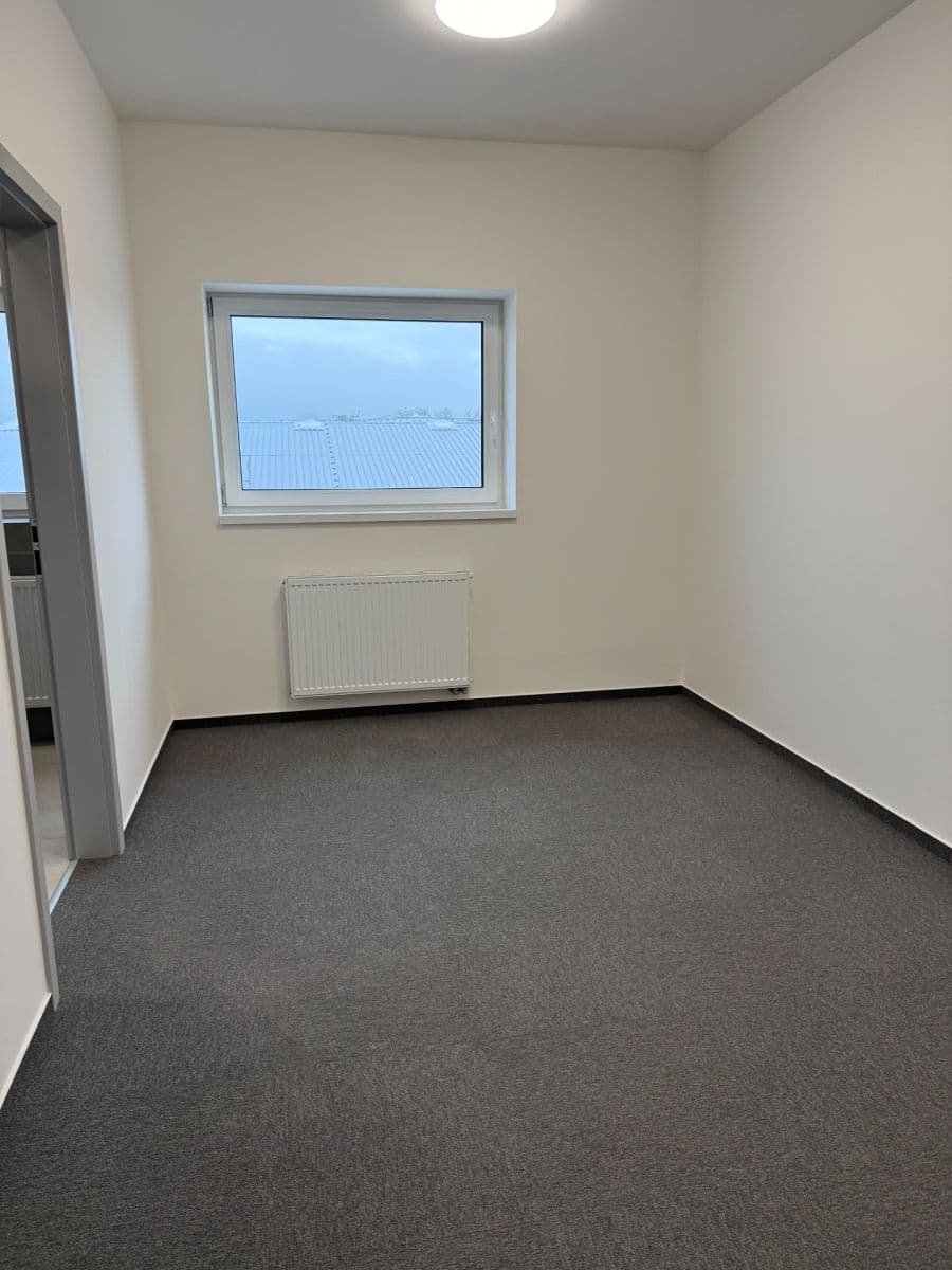 Prenájom nebytového priestoru 998 m², Tlustice, Středočeský kraj Prenájom nebytového priestoru 998 m², Tlustice, Středočeský kraj