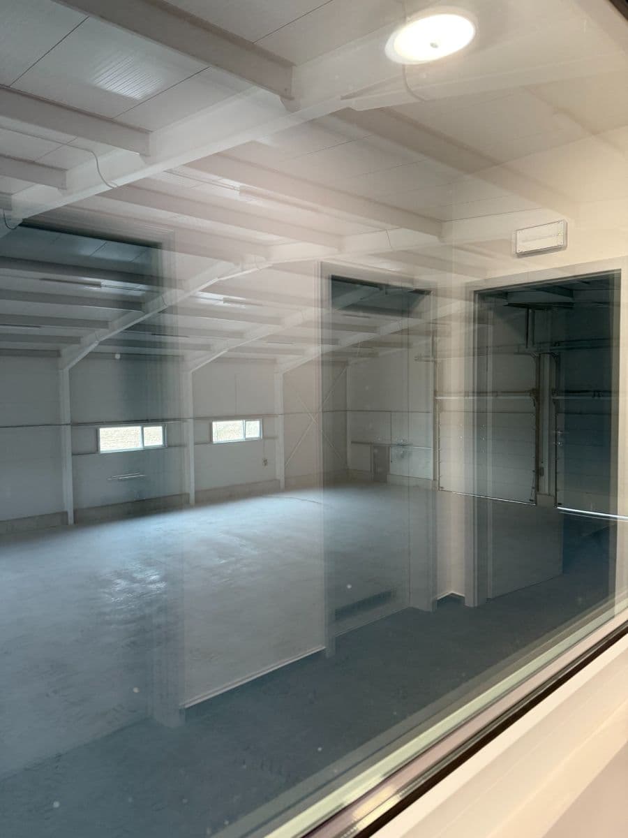 Prenájom nebytového priestoru 998 m², Tlustice, Středočeský kraj Prenájom nebytového priestoru 998 m², Tlustice, Středočeský kraj