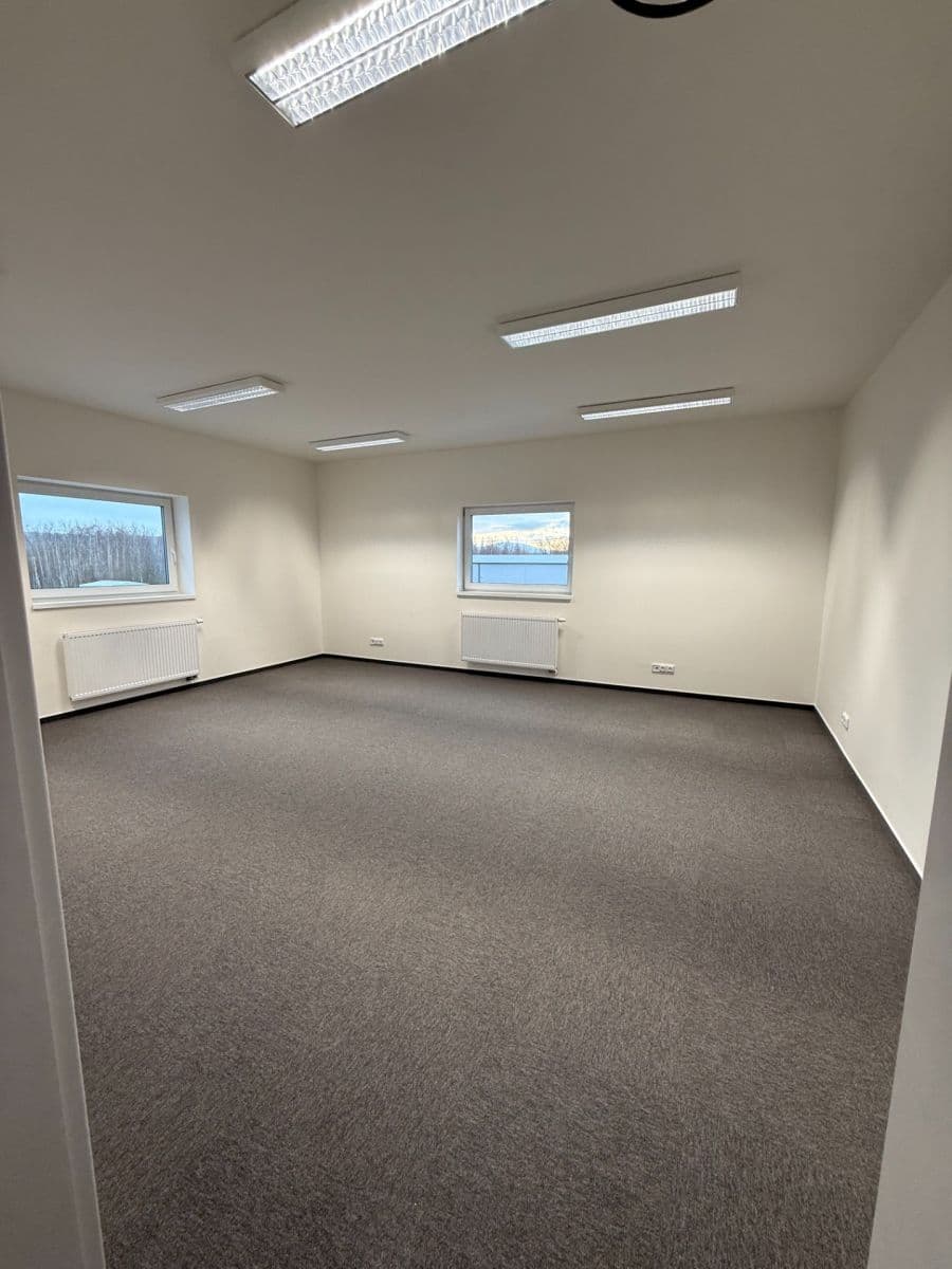 Prenájom nebytového priestoru 998 m², Tlustice, Středočeský kraj Prenájom nebytového priestoru 998 m², Tlustice, Středočeský kraj