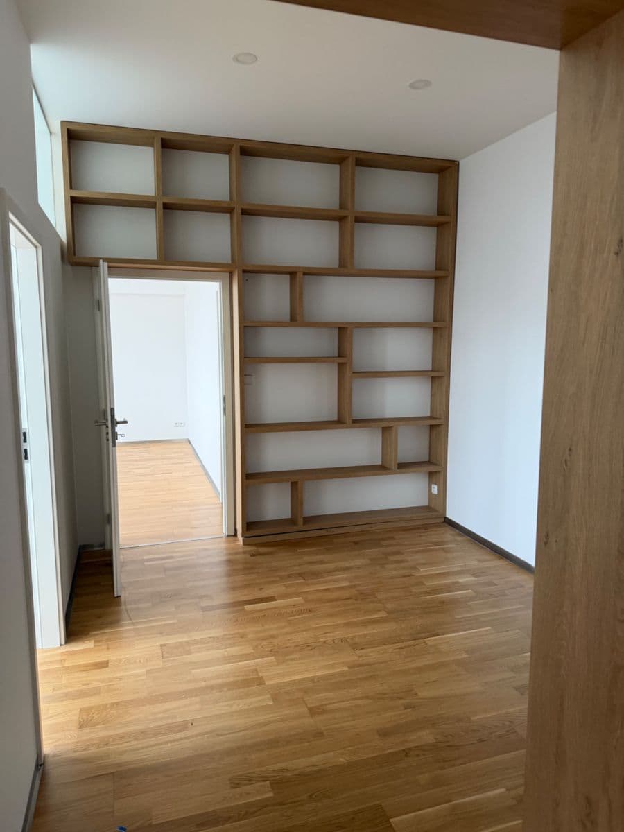 Prenájom bytu 4-izbový 95 m², Sukova třída, Pardubice, Pardubický kraj Prenájom bytu 4-izbový 95 m², Sukova třída, Pardubice, Pardubický kraj