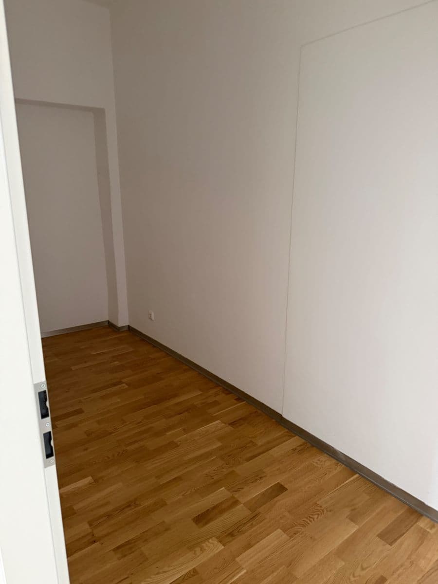 Prenájom bytu 4-izbový 95 m², Sukova třída, Pardubice, Pardubický kraj Prenájom bytu 4-izbový 95 m², Sukova třída, Pardubice, Pardubický kraj
