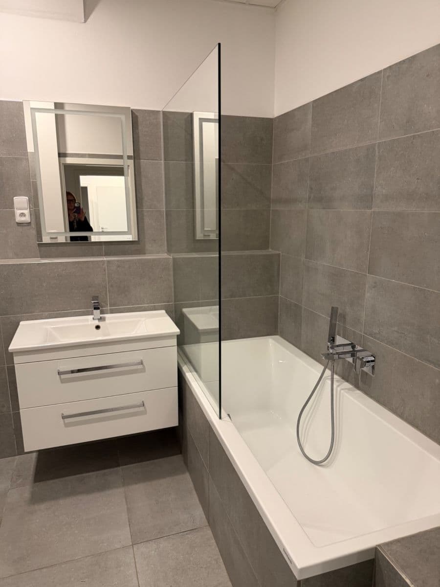 Prenájom bytu 4-izbový 95 m², Sukova třída, Pardubice, Pardubický kraj Prenájom bytu 4-izbový 95 m², Sukova třída, Pardubice, Pardubický kraj