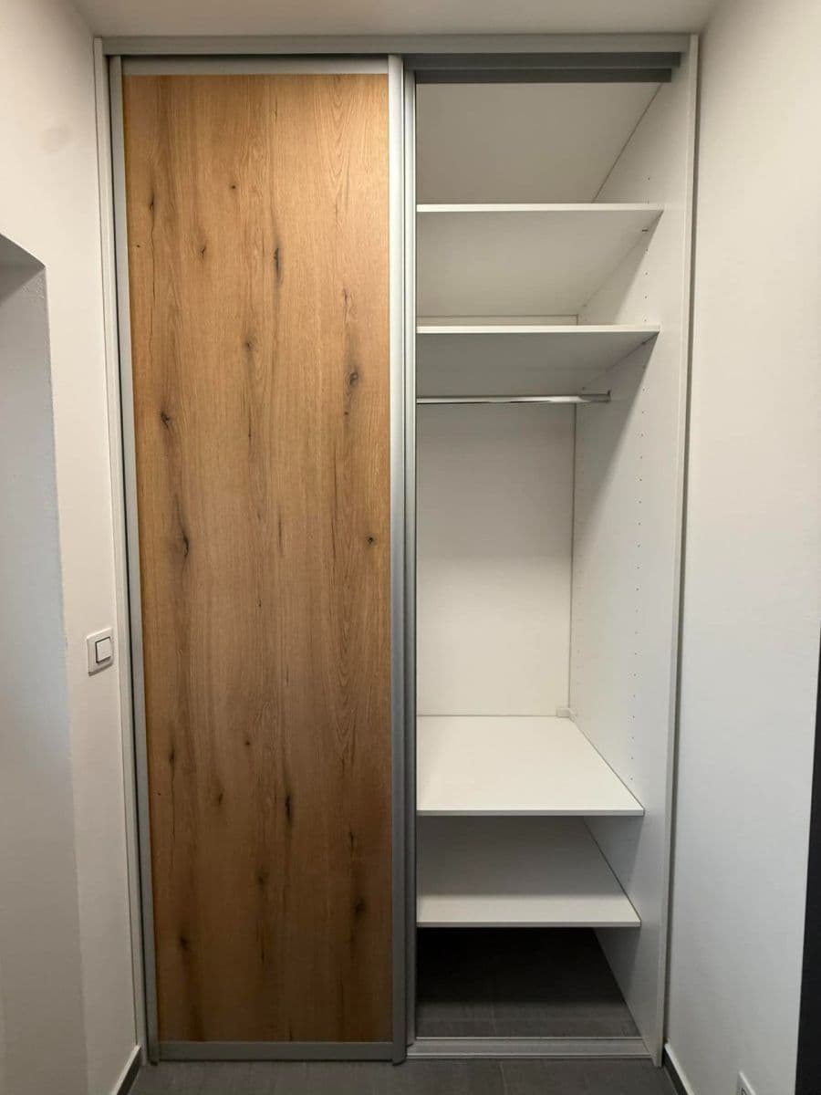 Prenájom bytu 1-izbový 32 m², Roudná, Jihočeský kraj Prenájom bytu 1-izbový 32 m², Roudná, Jihočeský kraj