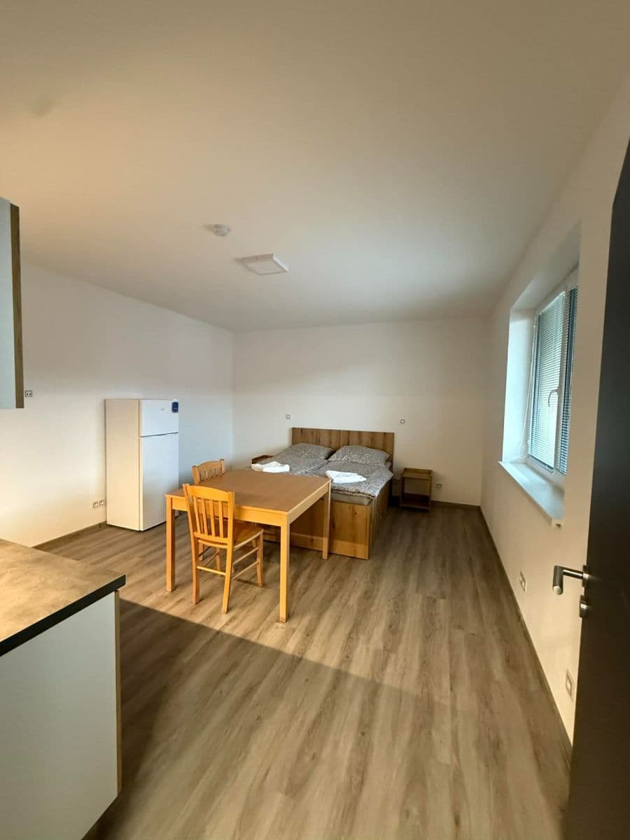 Prenájom bytu 1-izbový 32 m², Roudná, Jihočeský kraj Prenájom bytu 1-izbový 32 m², Roudná, Jihočeský kraj