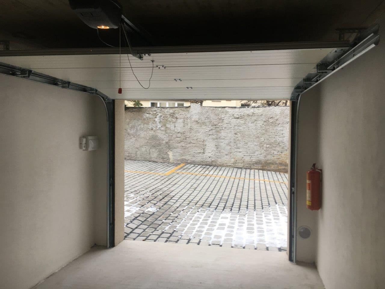 Prenájom garáže 15 m², Bořivojova, Praha, Praha Prenájom garáže 15 m², Bořivojova, Praha, Praha