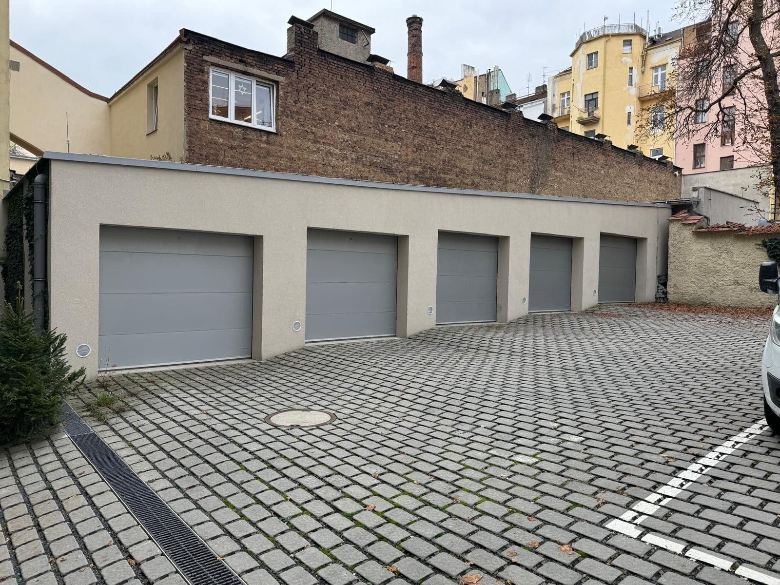 Prenájom garáže 15 m², Bořivojova, Praha, Praha Prenájom garáže 15 m², Bořivojova, Praha, Praha