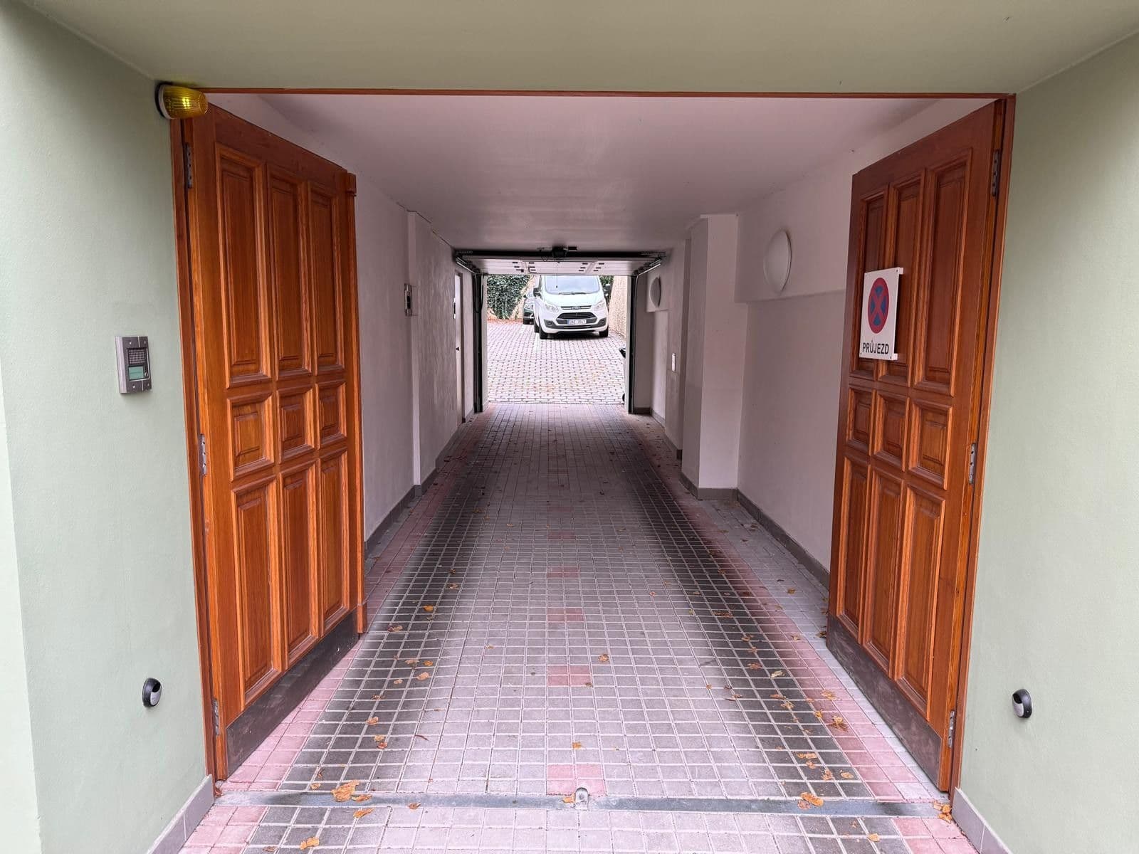 Prenájom garáže 15 m², Bořivojova, Praha, Praha Prenájom garáže 15 m², Bořivojova, Praha, Praha