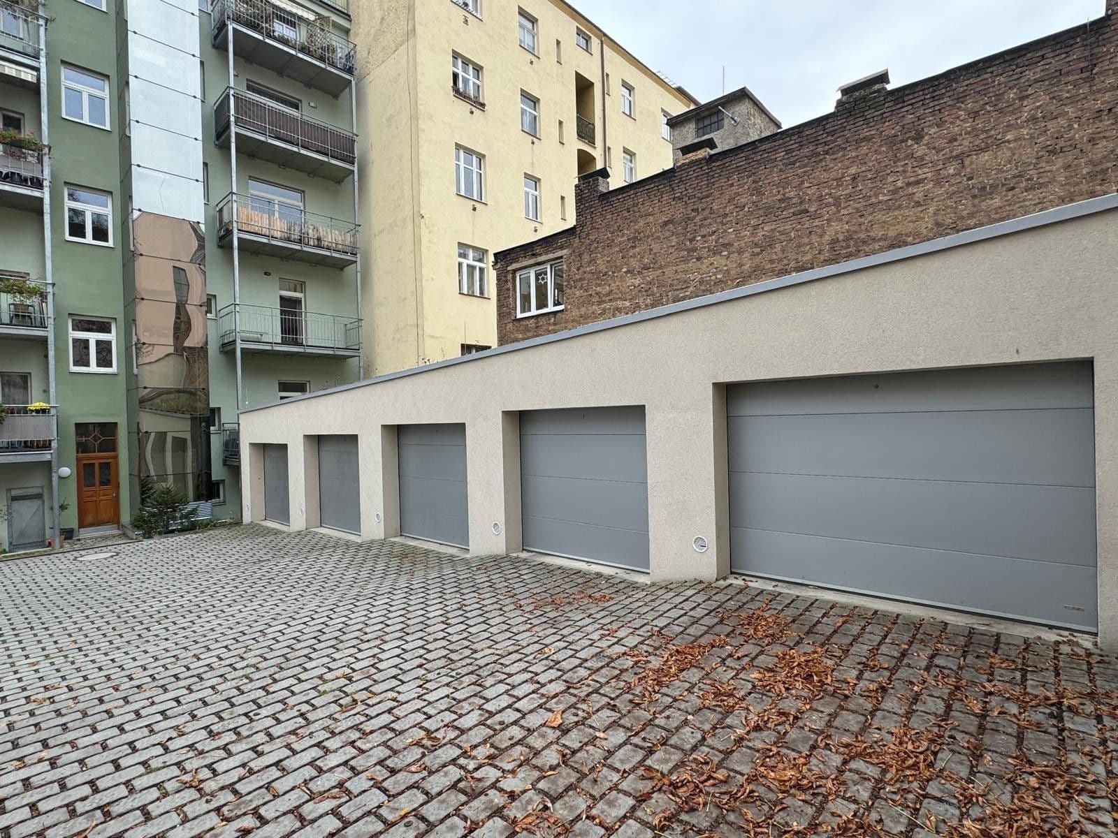 Prenájom garáže 15 m², Bořivojova, Praha, Praha Prenájom garáže 15 m², Bořivojova, Praha, Praha