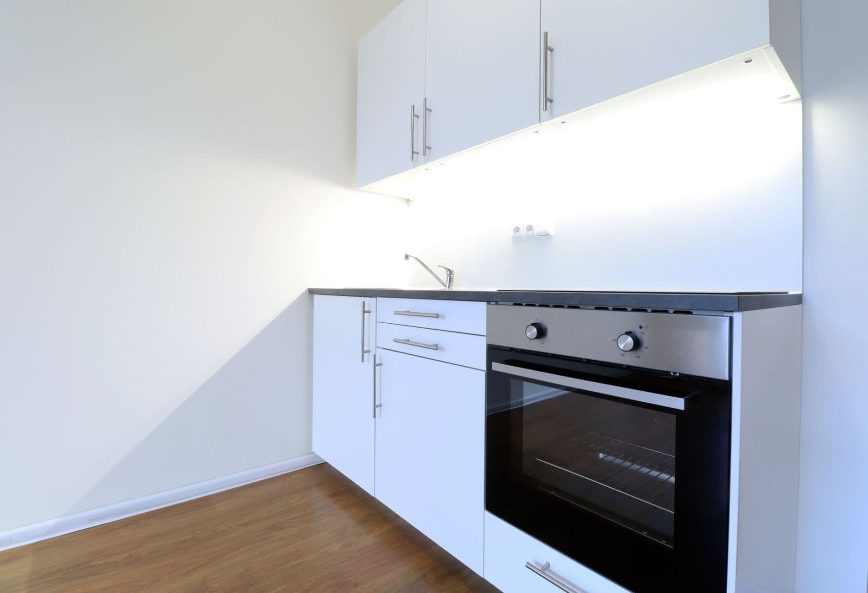 Prenájom bytu 1-izbový 32 m², Makedonská, Praha, Praha Prenájom bytu 1-izbový 32 m², Makedonská, Praha, Praha