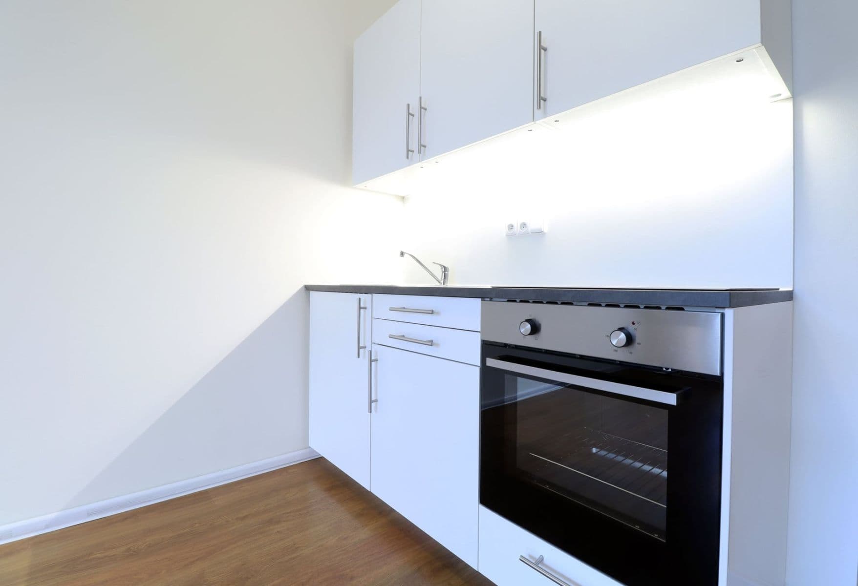 Prenájom bytu 1-izbový 32 m², Makedonská, Praha, Praha Prenájom bytu 1-izbový 32 m², Makedonská, Praha, Praha