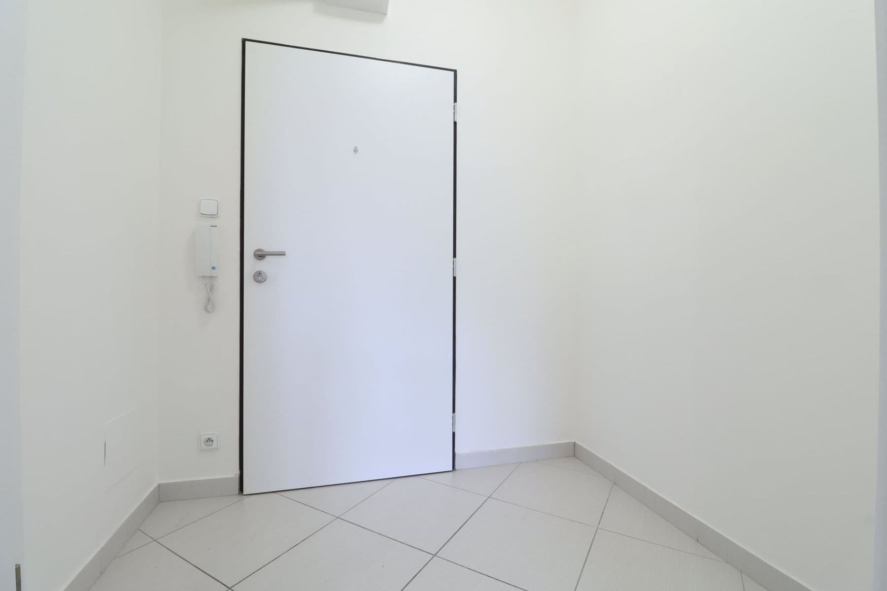 Prenájom bytu 1-izbový 32 m², Makedonská, Praha, Praha Prenájom bytu 1-izbový 32 m², Makedonská, Praha, Praha