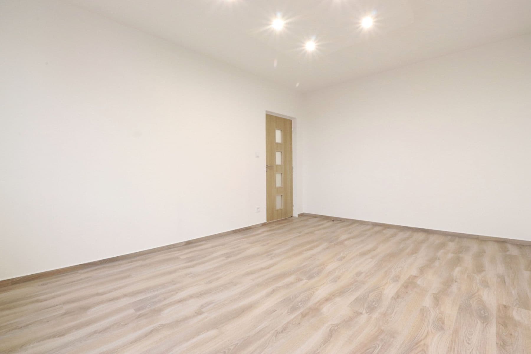 Prenájom bytu 2-izbový 53 m², Průběžná, Milovice, Středočeský kraj Prenájom bytu 2-izbový 53 m², Průběžná, Milovice, Středočeský kraj