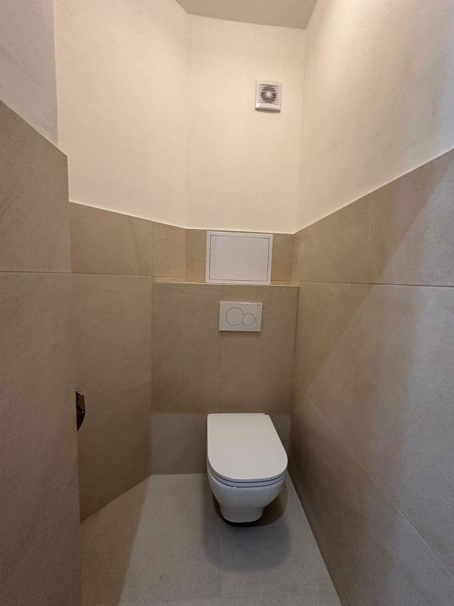 Prenájom bytu 64 m², K Zámku, Praha, Praha Prenájom bytu 64 m², K Zámku, Praha, Praha