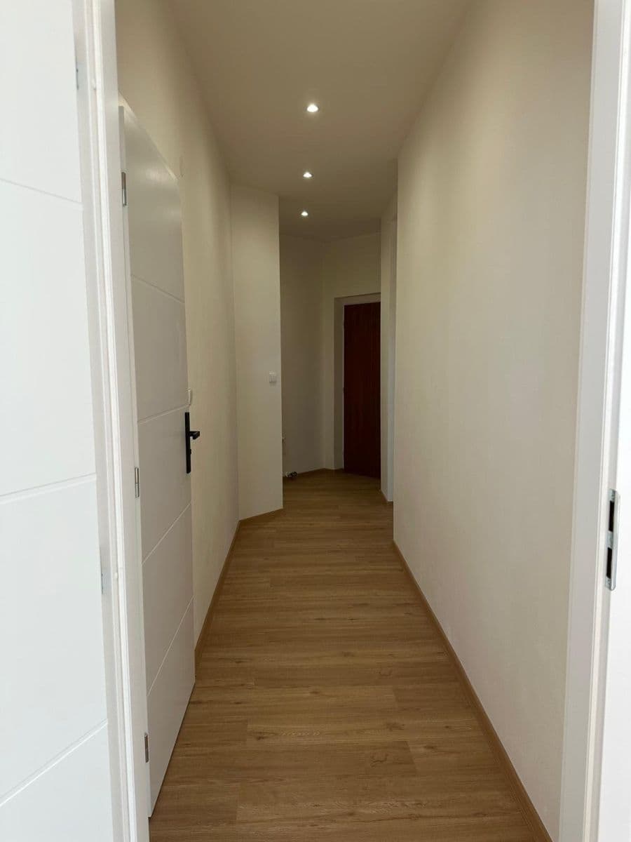 Prenájom bytu 64 m², K Zámku, Praha, Praha Prenájom bytu 64 m², K Zámku, Praha, Praha
