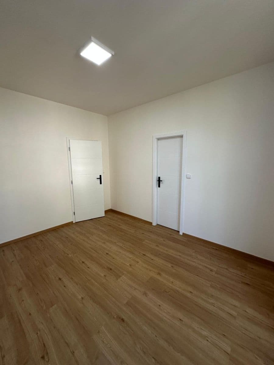 Prenájom bytu 64 m², K Zámku, Praha, Praha Prenájom bytu 64 m², K Zámku, Praha, Praha