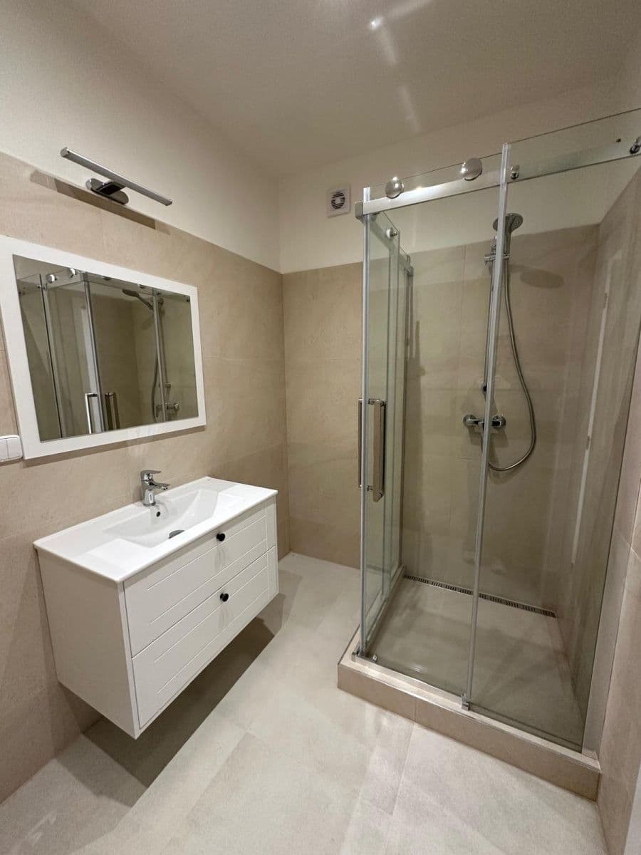 Prenájom bytu 64 m², K Zámku, Praha, Praha Prenájom bytu 64 m², K Zámku, Praha, Praha