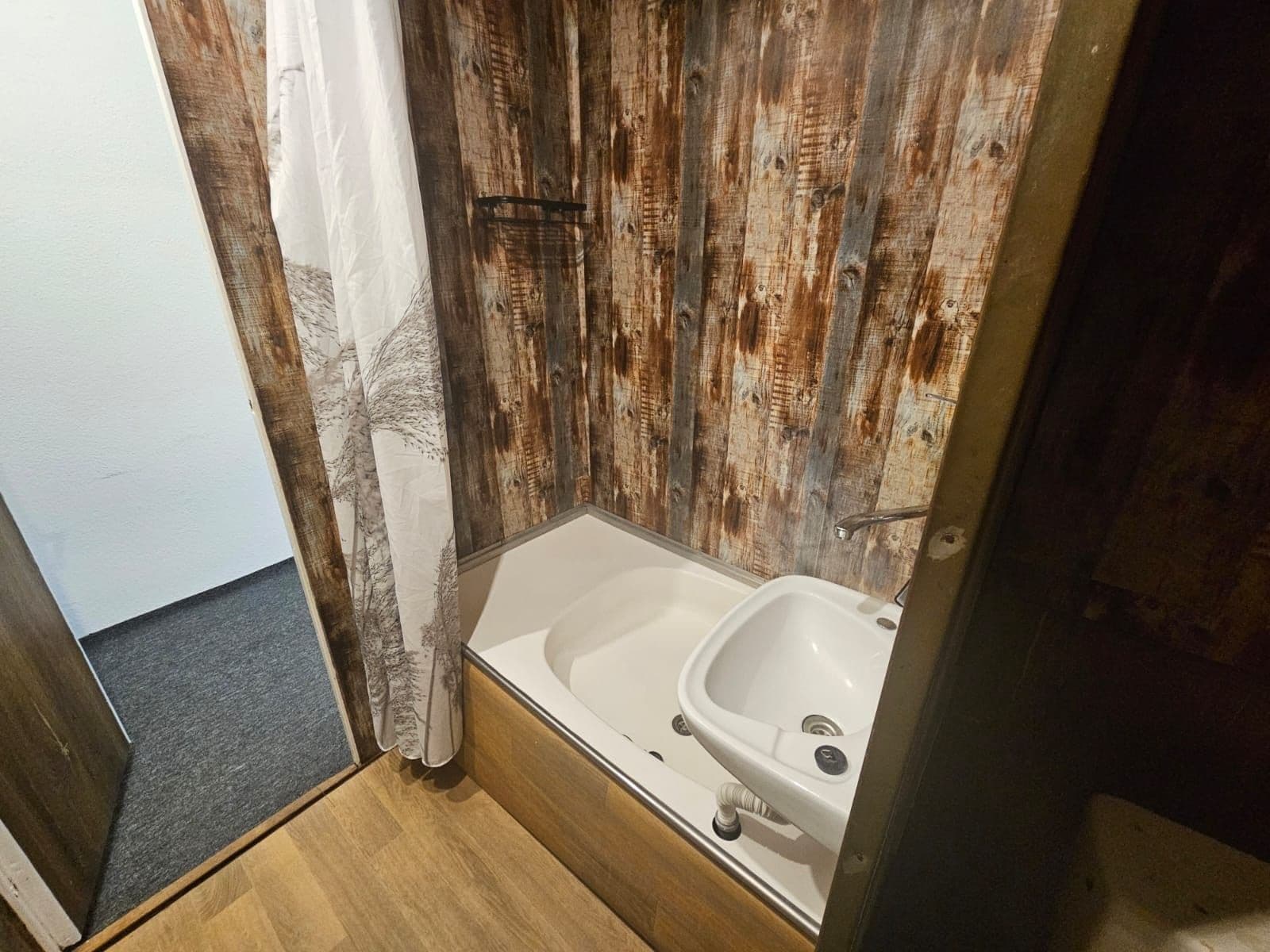 Prenájom bytu 1-izbový 20 m², J. A. Gagarina, Nejdek, Karlovarský kraj Prenájom bytu 1-izbový 20 m², J. A. Gagarina, Nejdek, Karlovarský kraj