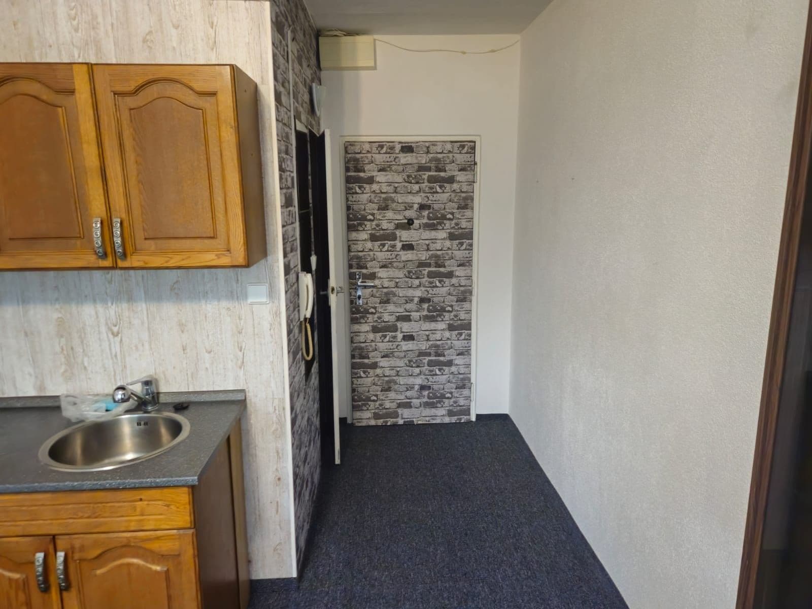 Prenájom bytu 1-izbový 20 m², J. A. Gagarina, Nejdek, Karlovarský kraj Prenájom bytu 1-izbový 20 m², J. A. Gagarina, Nejdek, Karlovarský kraj