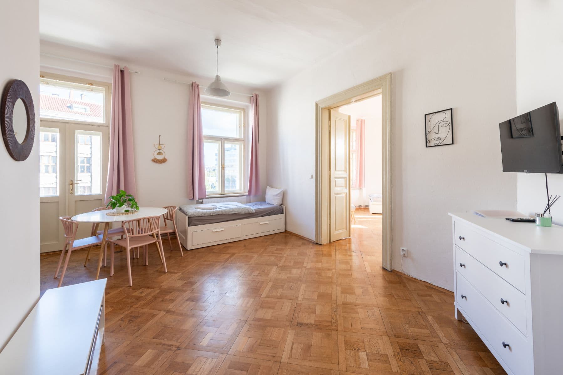Prenájom bytu 56 m², Těšnov, Praha, Praha Prenájom bytu 56 m², Těšnov, Praha, Praha
